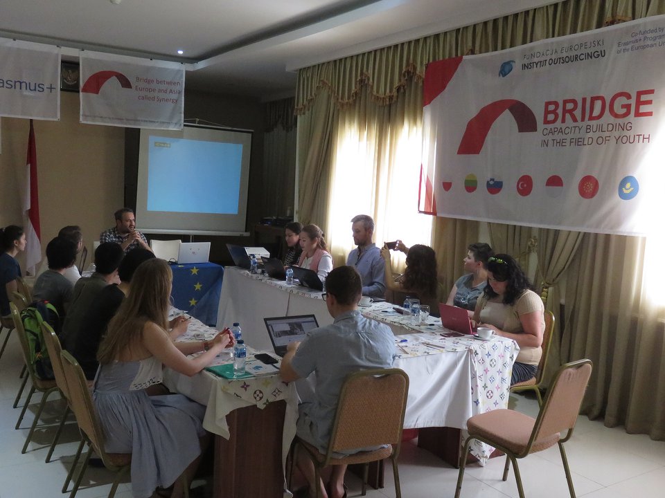 Zaangażowanie społeczne i edukacyjne FEIO